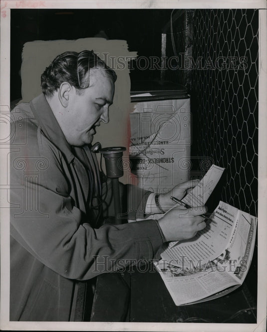 1949 Press Photo "The Television Announcer Announces a Ballgame" - neo01706