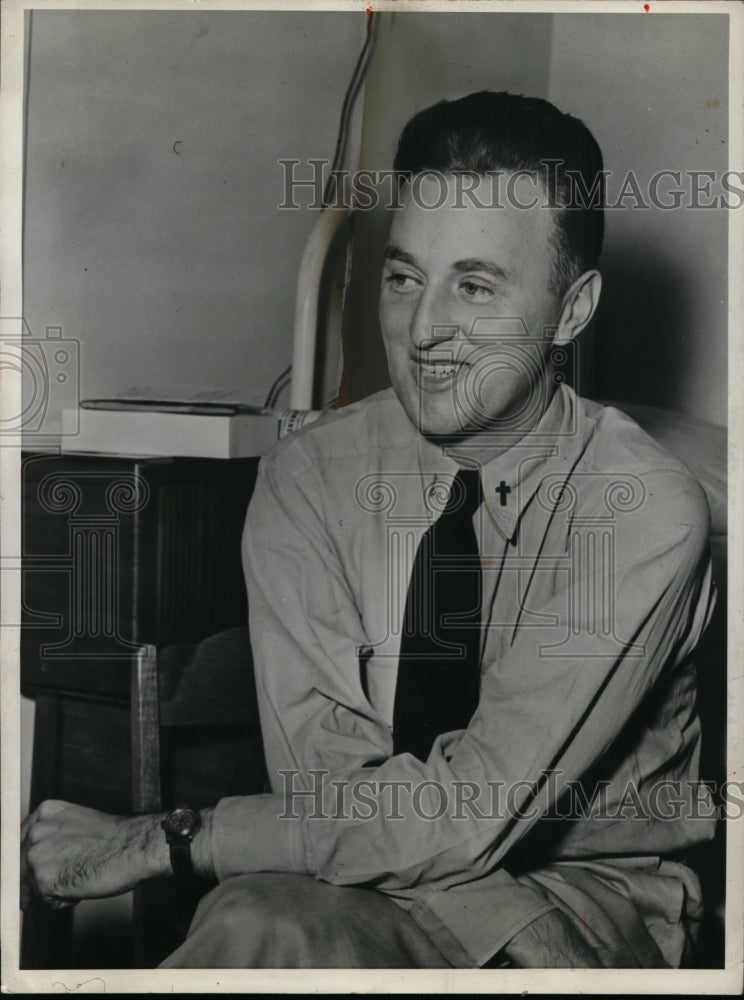 1943 Press Photo US Marine Corps Chaplain Lieutenant Thomas Reardon - neo01864