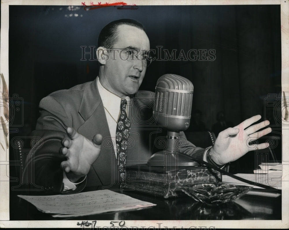 1947 Press Photo Mr Joseph Bevine at a radio microphone - neo02055