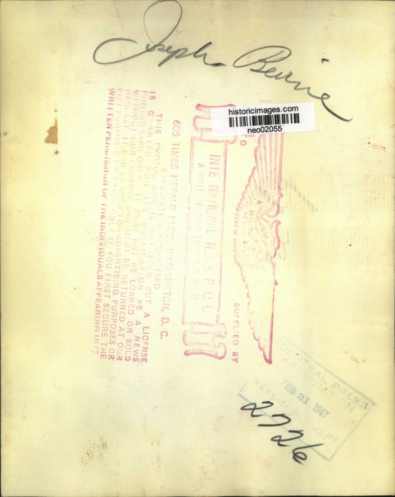 1947 Press Photo Mr Joseph Bevine at a radio microphone - neo02055