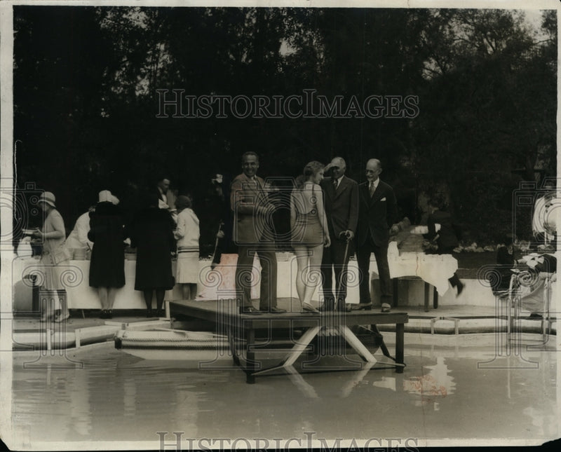 Load image into Gallery viewer, 1929 Press Photo Irene Victor of Chicago Miss 1930 in old style bathing suit
