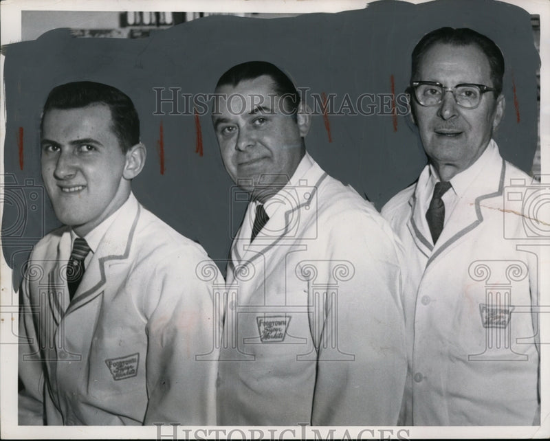 Load image into Gallery viewer, 1955 Press Photo Foodtown Supermarket Employees - neo02098
