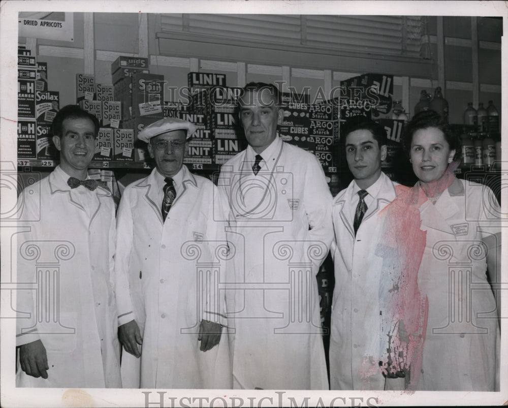 1952 Press Photo Foodtown Supermarket Employees, Ohio - neo02112