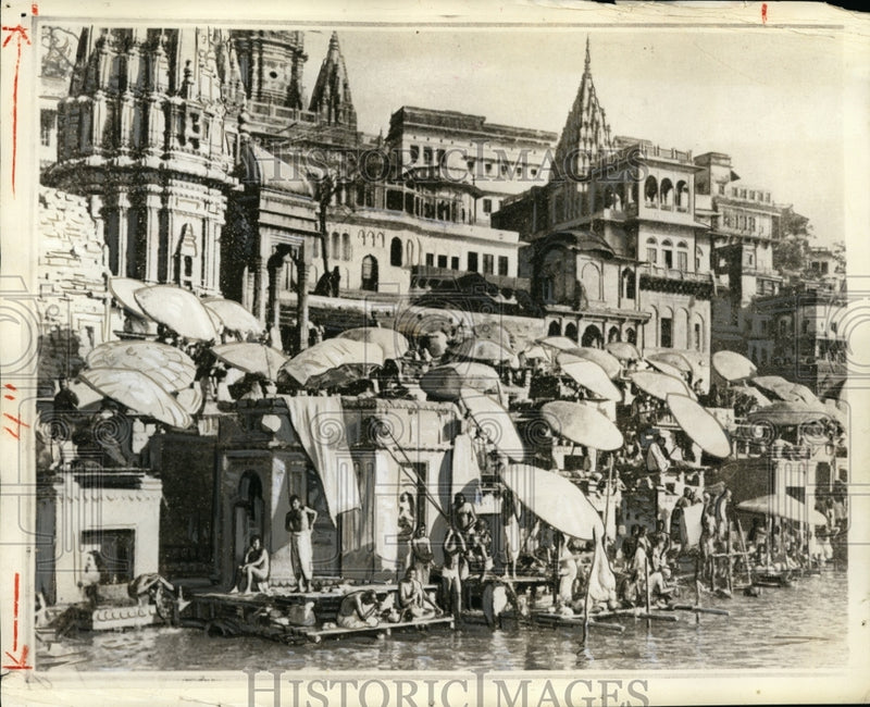 Load image into Gallery viewer, 1935 Press Photo Ganges River Shore, India - neo02133
