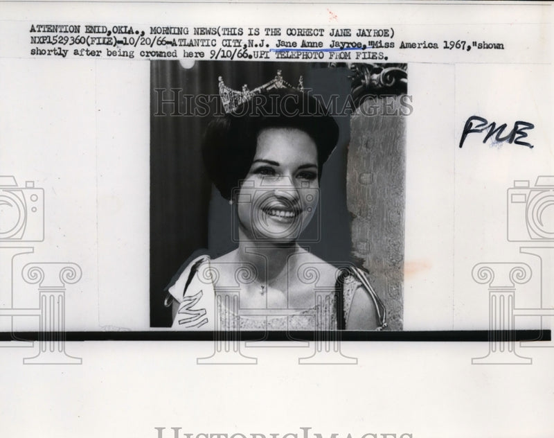 Load image into Gallery viewer, 1966 Press Photo Jane Anne Jayroe, Miss America 1967 - neo02137
