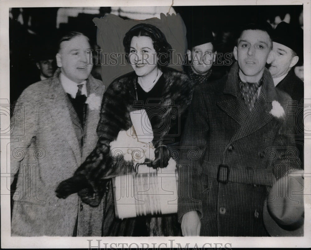 1937 Press Photo Muriel Oxford & Father at Paddington Station, London
