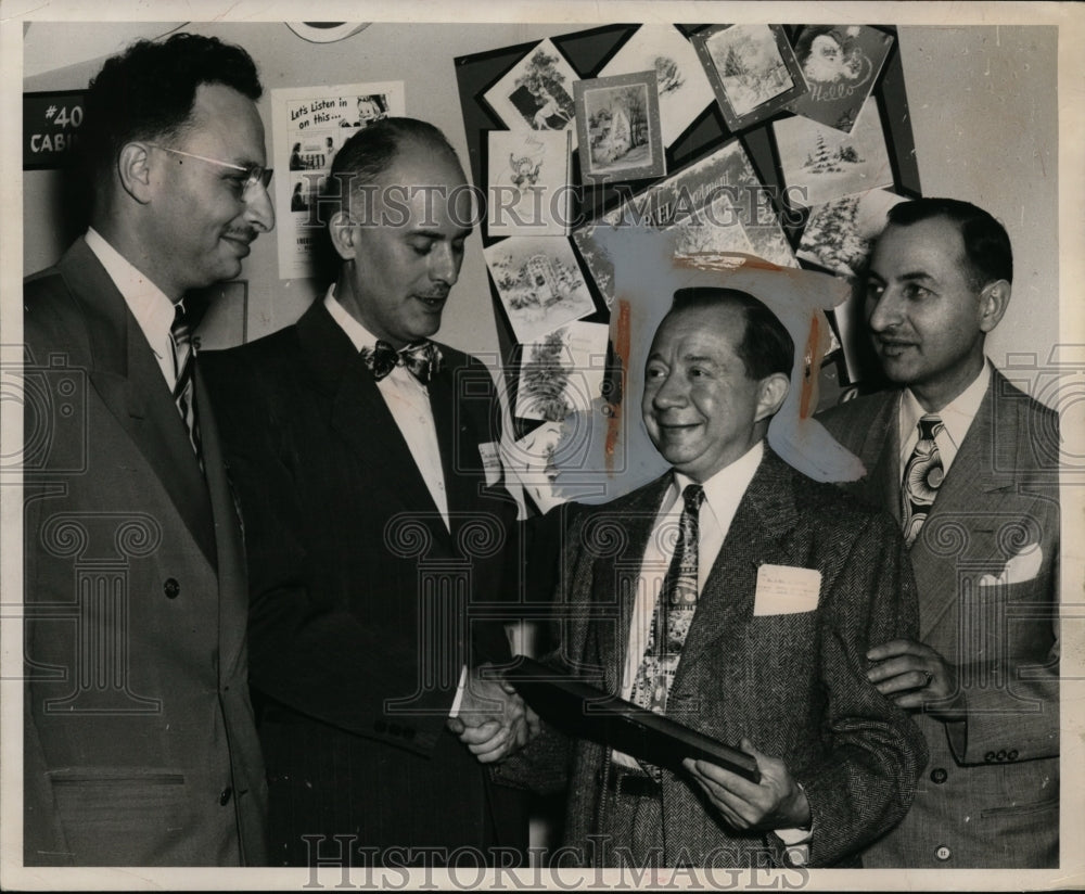 1948 Press Photo American Greeting Publishers Award Abraham Butnik w Beal Plaque