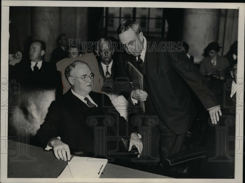 Load image into Gallery viewer, 1933 Press Photo Martin Conroy, Albert H. Wiggin at Senate Banking Hearing
