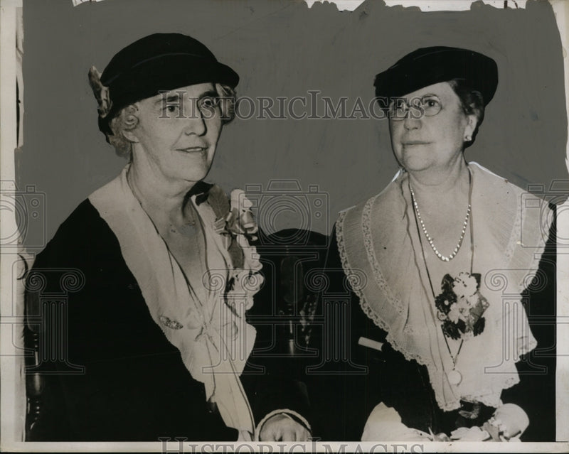 Load image into Gallery viewer, 1934 Press Photo Mrs Hoover (L) Wife of Former President &amp; Mrs C Sloss (R)
