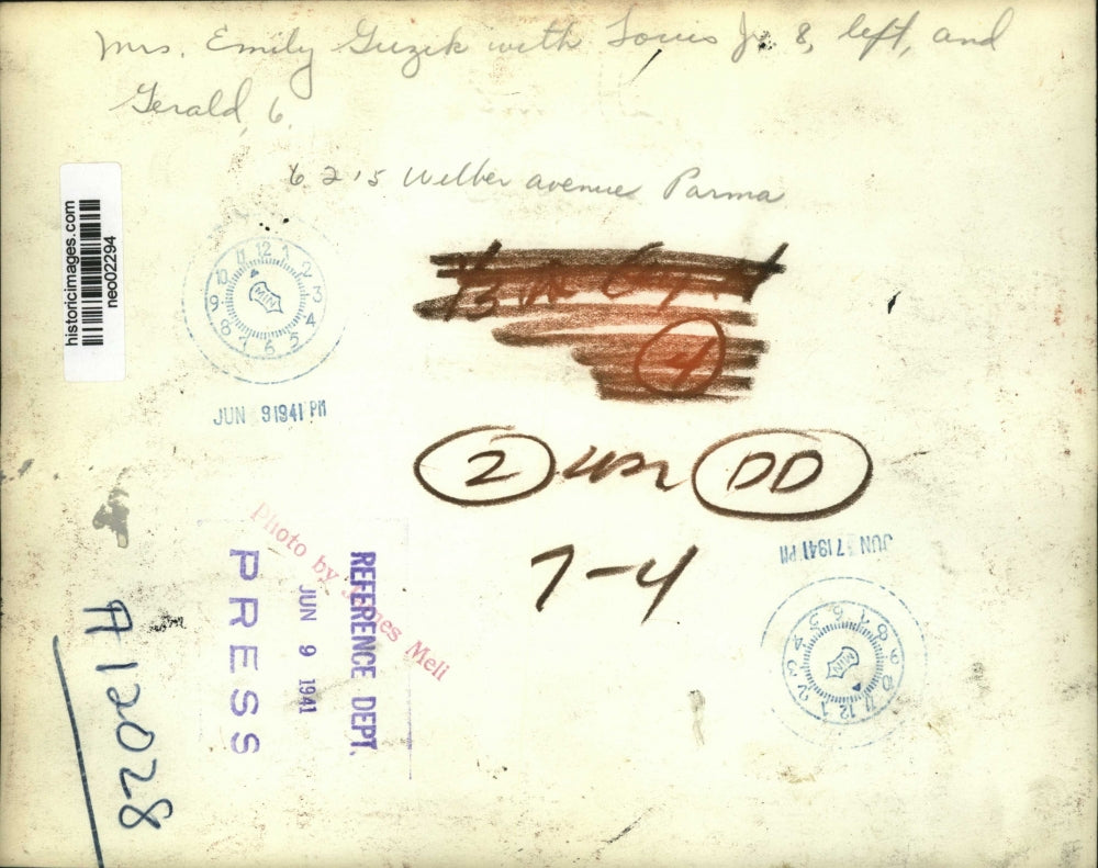 1941 Press Photo Emily Guizik with Sons Louis Jr. & Gerald - neo02294