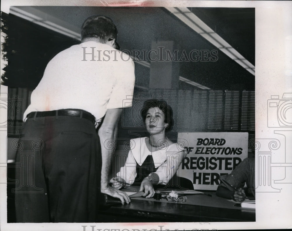 1960 Press Photo Arlene O'Donnell, Board of Elections Registration Worker