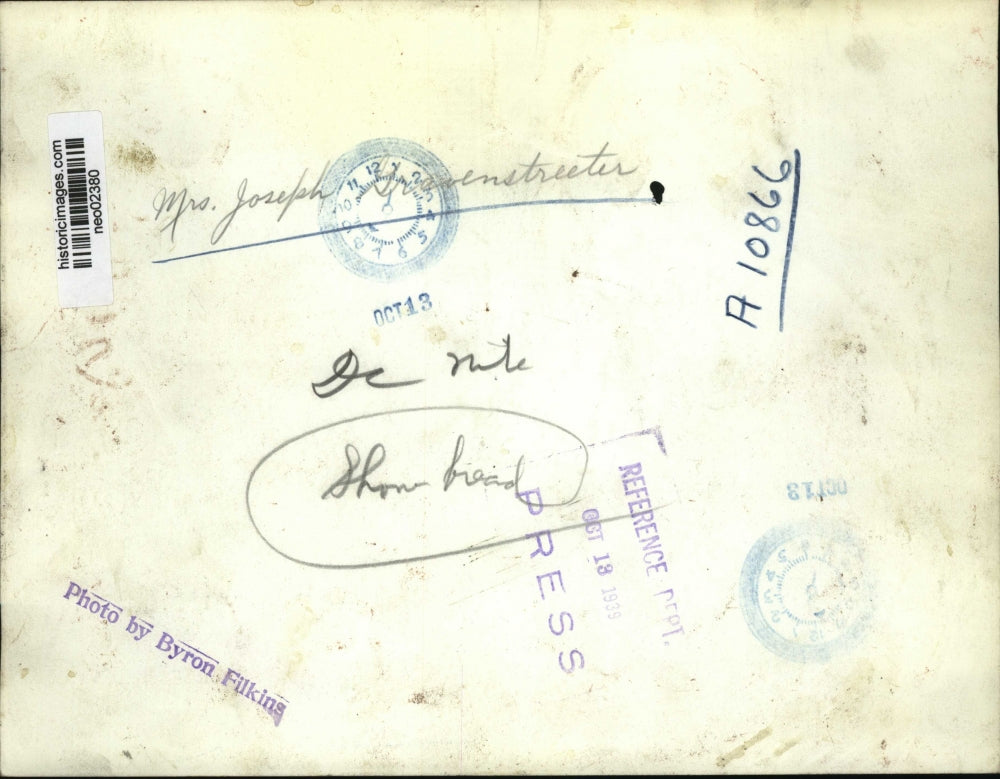 1939 Press Photo Mrs Joseph Gravenstreeter Baking Bread - neo02380