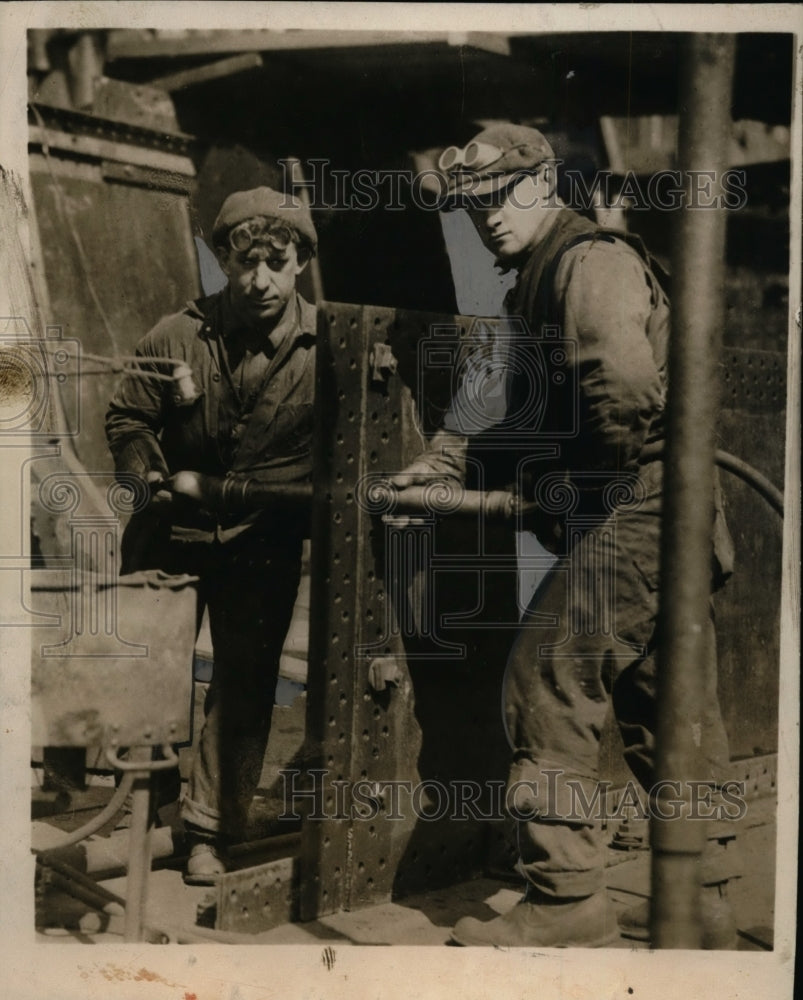1924 Press Photo Robert Chambers, William Reber, Champion Riveters - neo02471