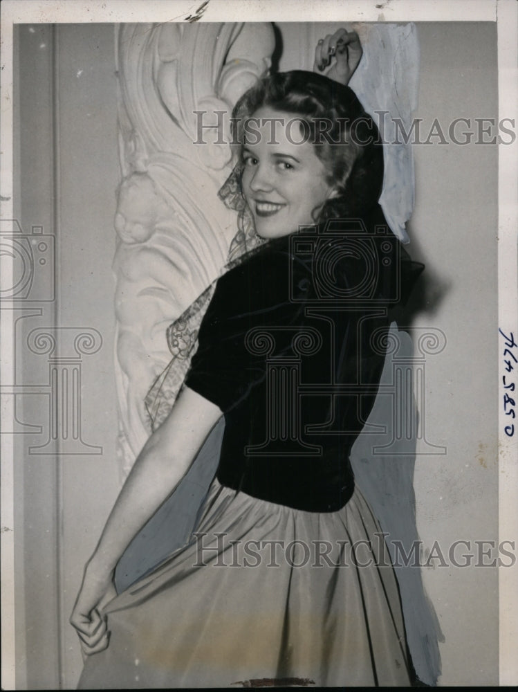 1940 Press Photo Evelyn Lawrence Dancing at Stevens Hotel, Chicago - neo02633