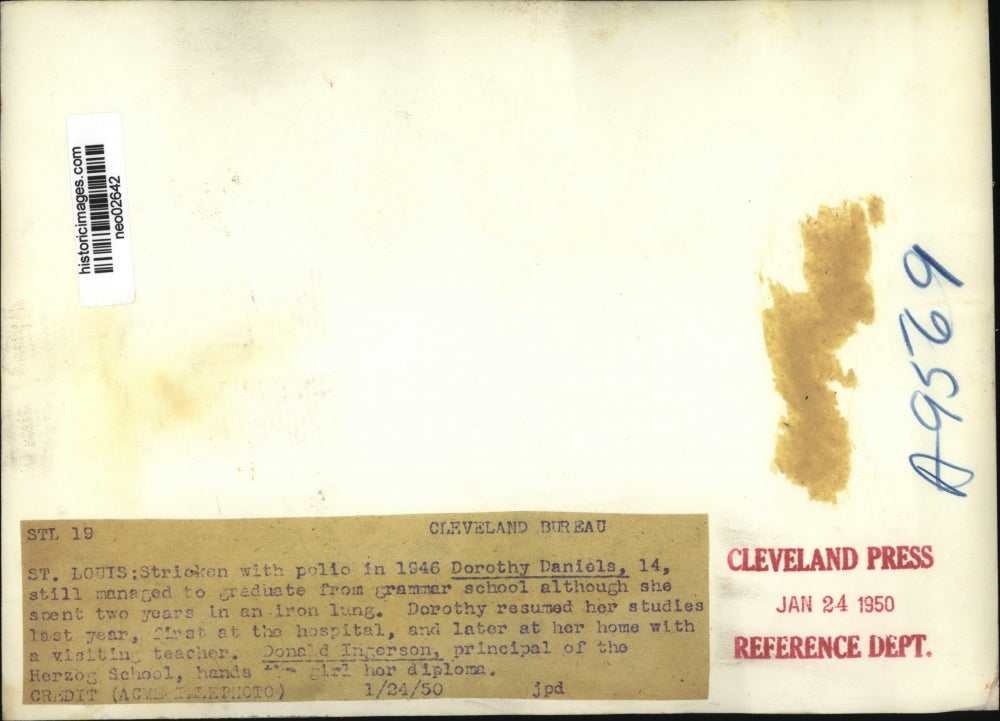 1950 Press Photo Dorothy Daniels, Polio Patient Graduating from Herzog School