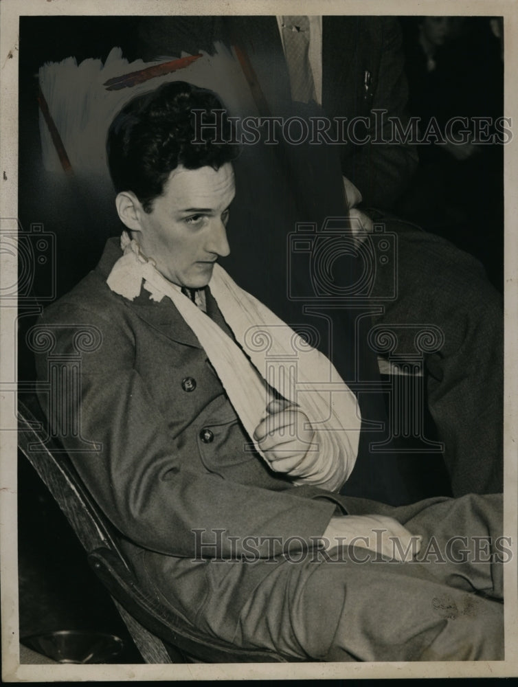 1937 Press Photo Robert Duhay with Broken Arm - neo02655