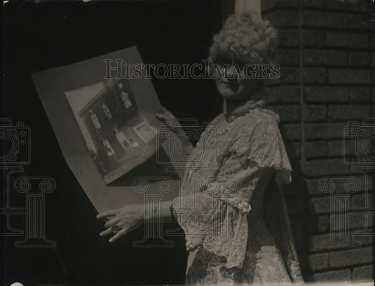 1921 Press Photo Mrs. William W. Richardson with Lafayette Tree Photograph