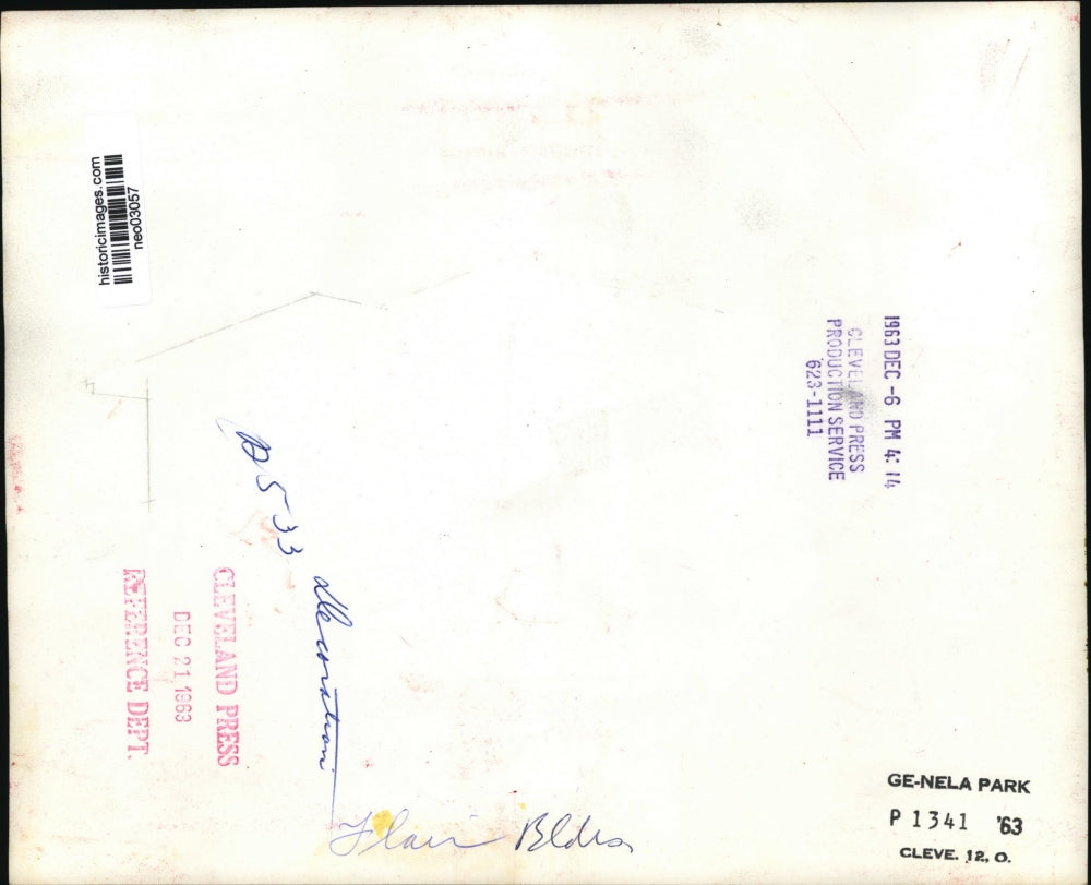 1963 Press Photo House with Christmas Lights - neo03057