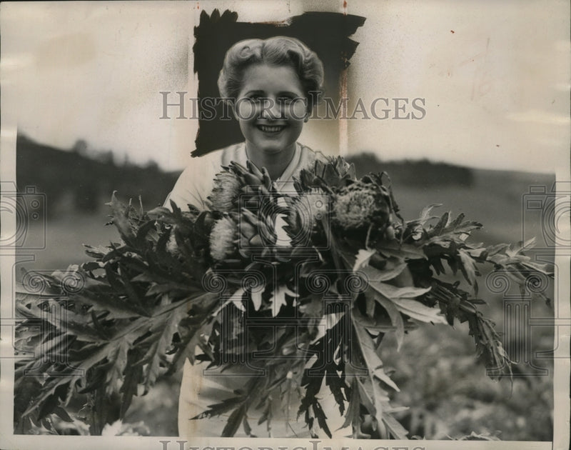 Load image into Gallery viewer, 1935 Press Photo Sally McGrew Holding Artichoke Blossoms, California - neo03107
