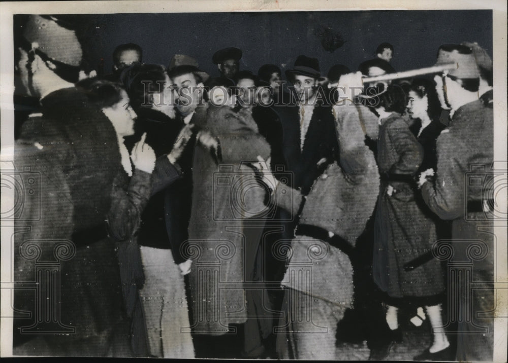 1952 Press Photo Berlin Police Driving Communist Demonstration to Soviet Sector