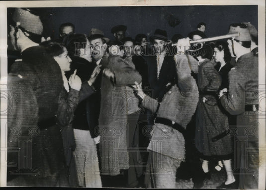 1952 Press Photo Berlin Police Driving Communist Demonstration to Soviet Sector