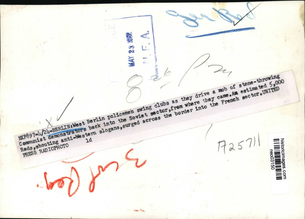 1952 Press Photo Berlin Police Driving Communist Demonstration to Soviet Sector