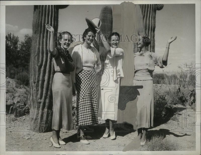 Load image into Gallery viewer, 1934 Press Photo Charlotte Guy Crowned Desert Queen of University of Arizona
