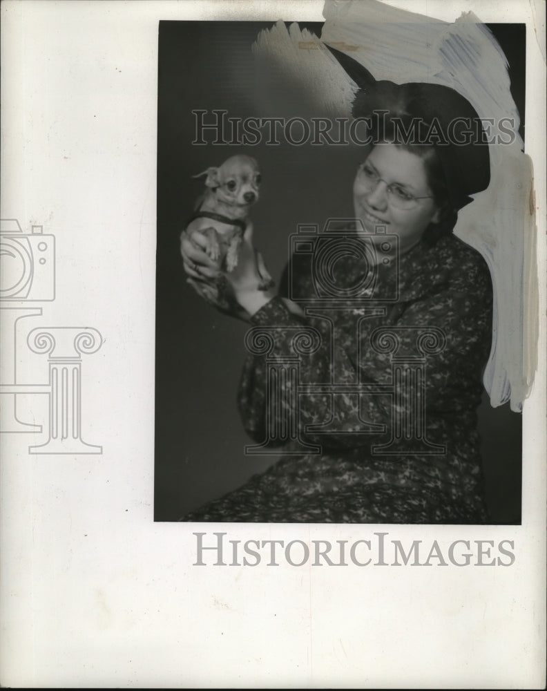 1940 Press Photo Chihuahua, Smallest Dog in Dog Show - neo03204