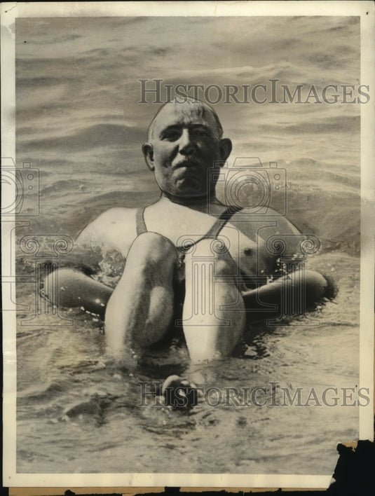 1946 Press Photo James Henry Thomas, British Secretary of State, Relaxing