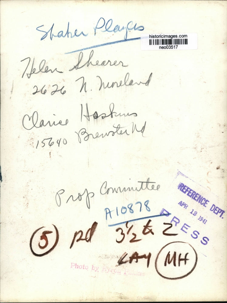 1941 Press Photo Shaker Players Helen Shearer & Clarice Hoskins prop committee