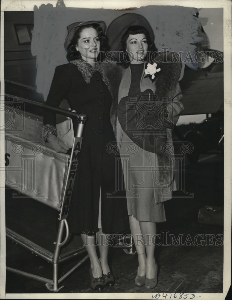 1938 Press Photo Arleen Whalen & Mrs.Stotti Colton board American Airlines plan