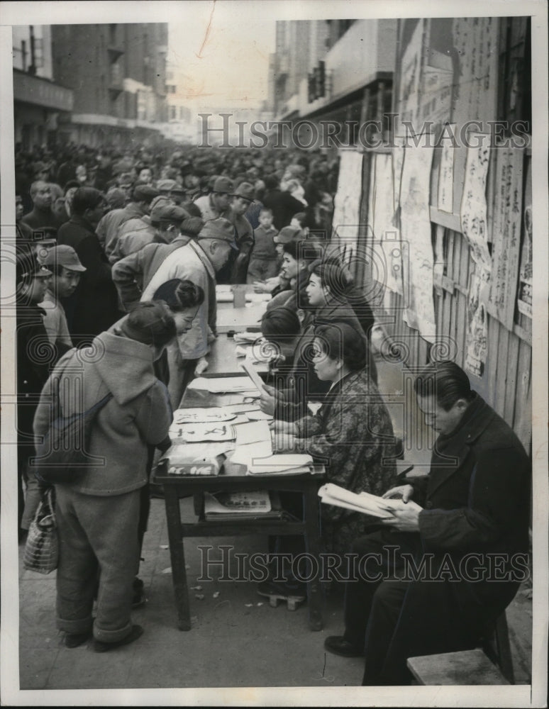 Load image into Gallery viewer, 1947 Press Photo Sidewalk Employment office set up at Asakusa in Tokyo Japan
