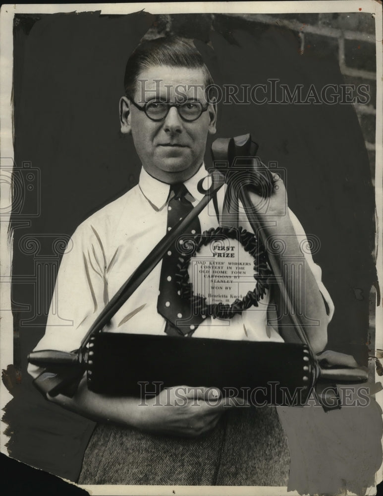 1928 Press Photo Lee Stanley First Prize Winner presenter - neo03739