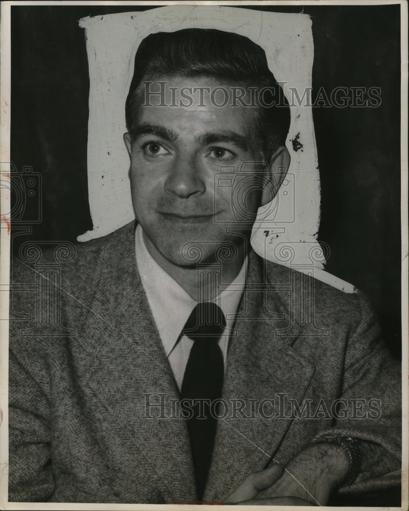 Load image into Gallery viewer, 1952 Press Photo Michael Browne Television Coach - neo03845
