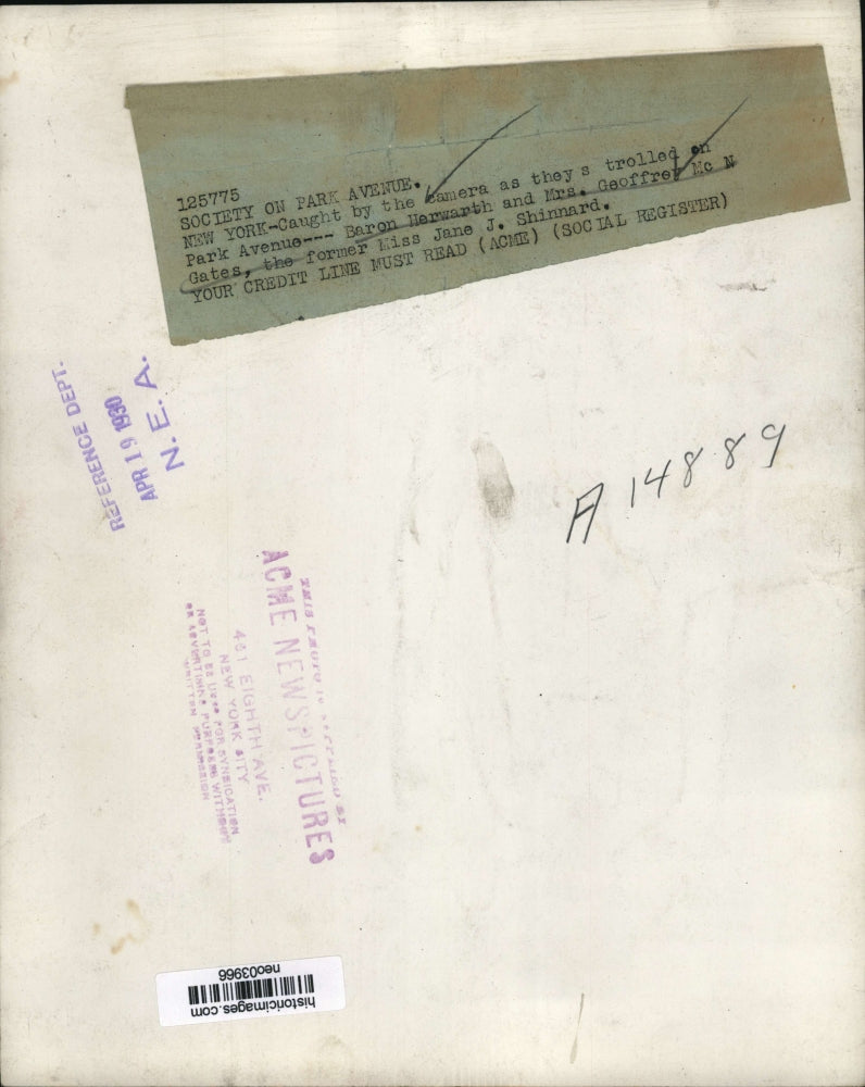 1930 Press Photo Baron Herwarth & Mrs. Geoffrey Mc N Gates stroll Park Ave. NYC