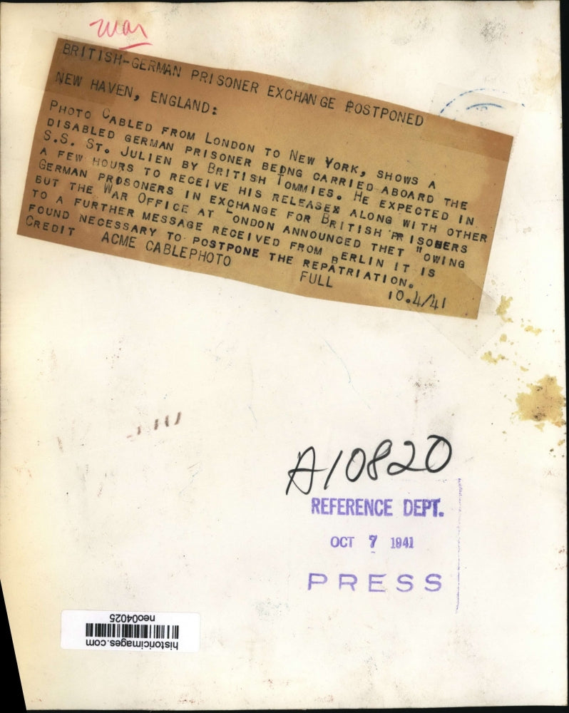 1941 Press Photo Disabled German Prisoner Carried on SS St Julian, London