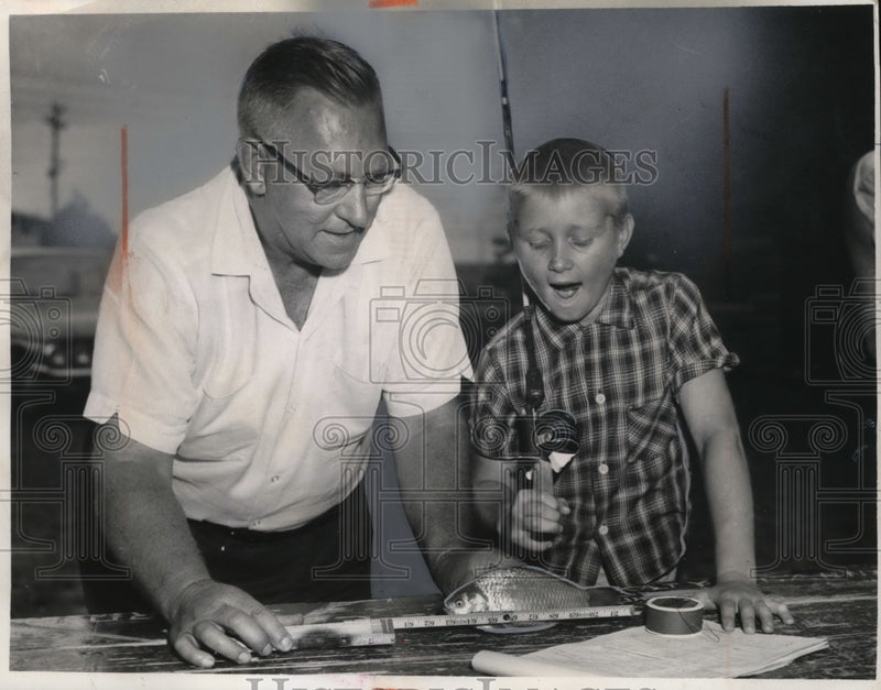 Load image into Gallery viewer, 1952 Press Photo Bill White &amp; Ronald Newmeyer Fishermen Instructor - neo04086
