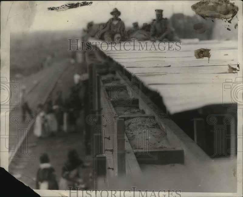 Load image into Gallery viewer, 1924 Press Photo Box Car built to make portable Fort Mexican Army - neo04125

