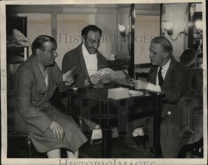 Load image into Gallery viewer, 1932 Press Photo Harry Rose, Carl Freed, Pat Rooney Playing Pinochle at Palace
