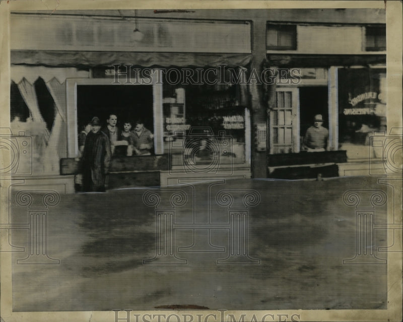 Load image into Gallery viewer, 1938 Press Photo Watsonville, CA flooding due to Pajaro River rising
