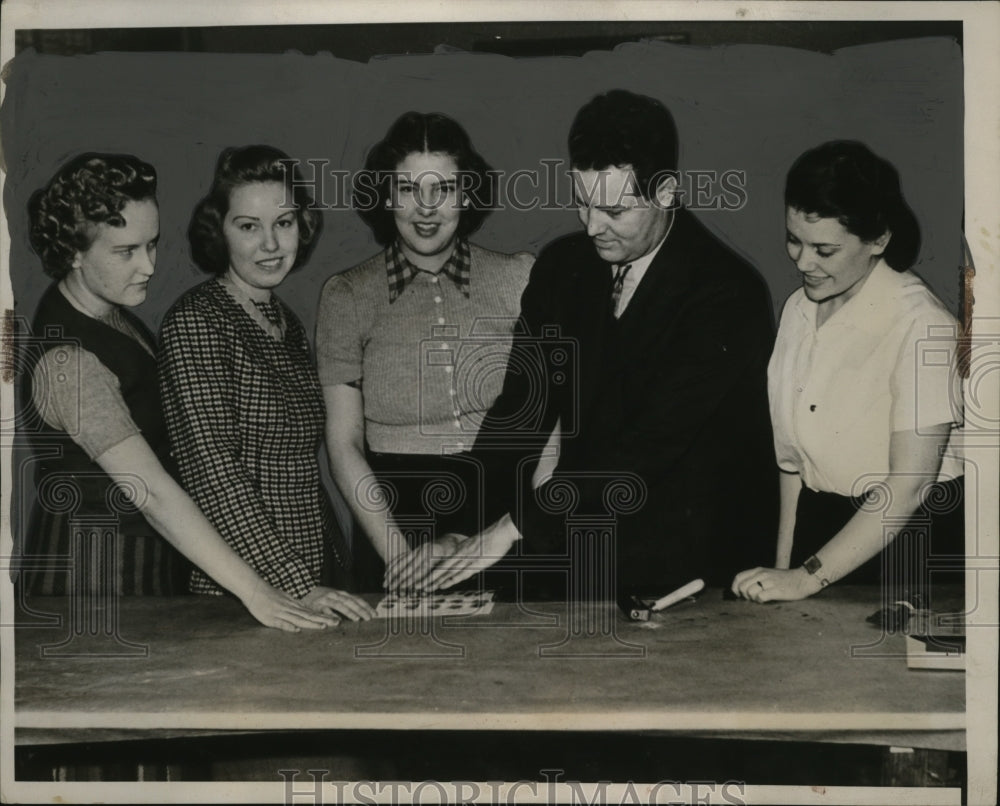 1939 Press Photo University of Illinois Students Fingerprinted - neo04229
