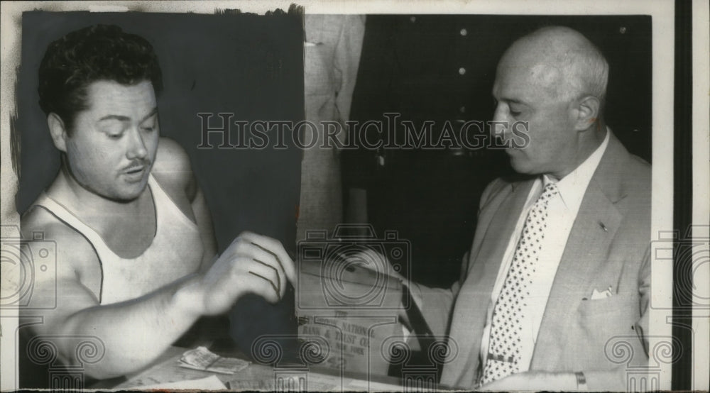 1956 Press Photo George Och's questioned by David Getzoff in New York