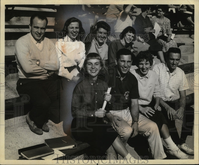 Load image into Gallery viewer, 1958 Press Photo Bowling Green - neo04277
