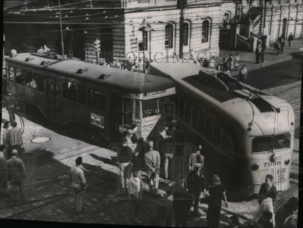 1954 Press Photo Street Car Accident - neo04325