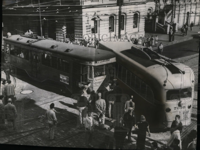 Load image into Gallery viewer, 1954 Press Photo Street Car Accident - neo04325
