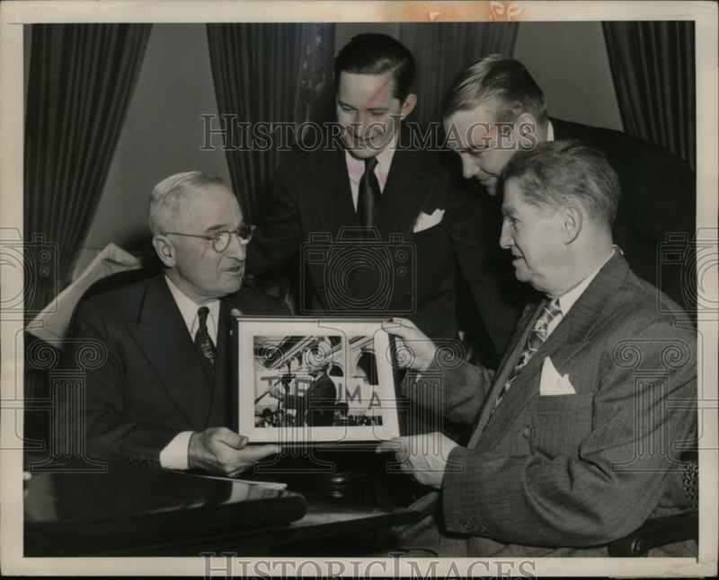 Load image into Gallery viewer, 1949 Press Photo Washington D.C. Democratic Club Members with President Truman
