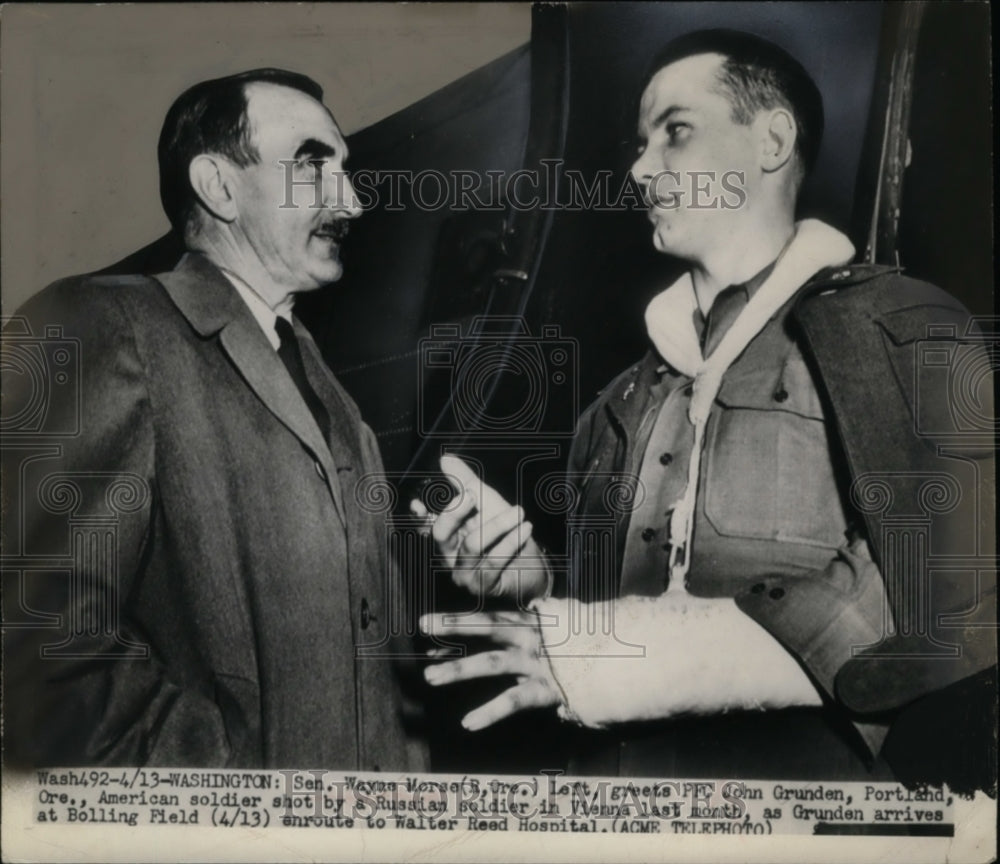 1948 Press Photo Senator Wayne Morse, John Grunden at Bolling Field, Washington