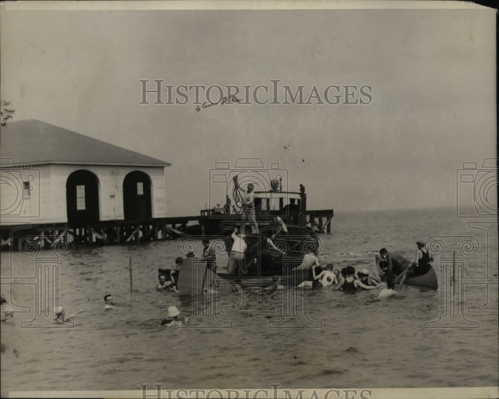 1924 Press Photo Plane in water after fall New Deip Staten Island New York