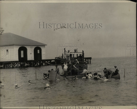 1924 Press Photo Plane in water after fall New Deip Staten Island New York