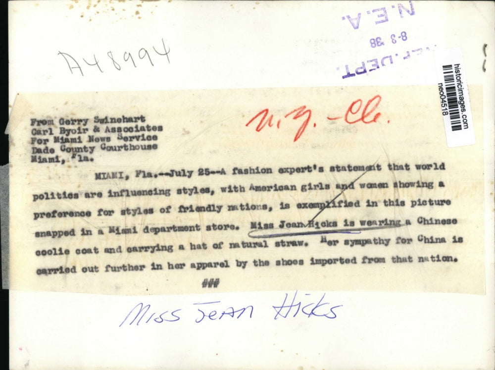 1938 Press Photo Mrs. Jean Hicks wearing Chinese Collie coat and straw hat